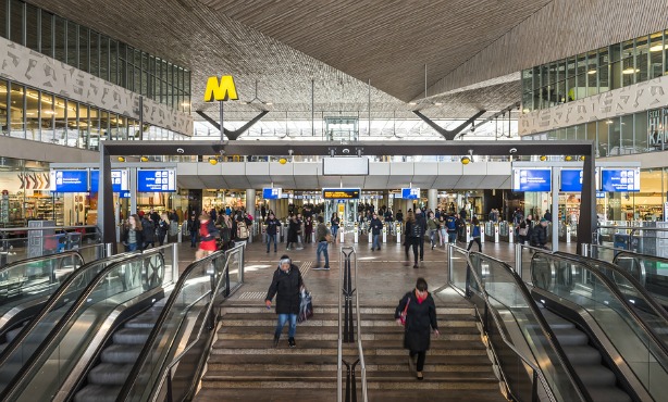 Rotterdam’s Metro tries out longer weekend hours
