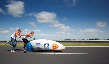 Dutch students set world record with high-tech bike design
