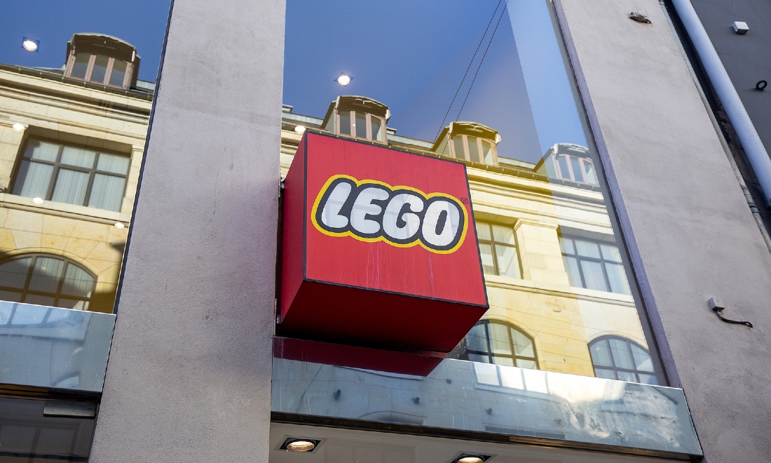 The LEGO 3D version of Van Gogh’s Starry Night will soon be available 