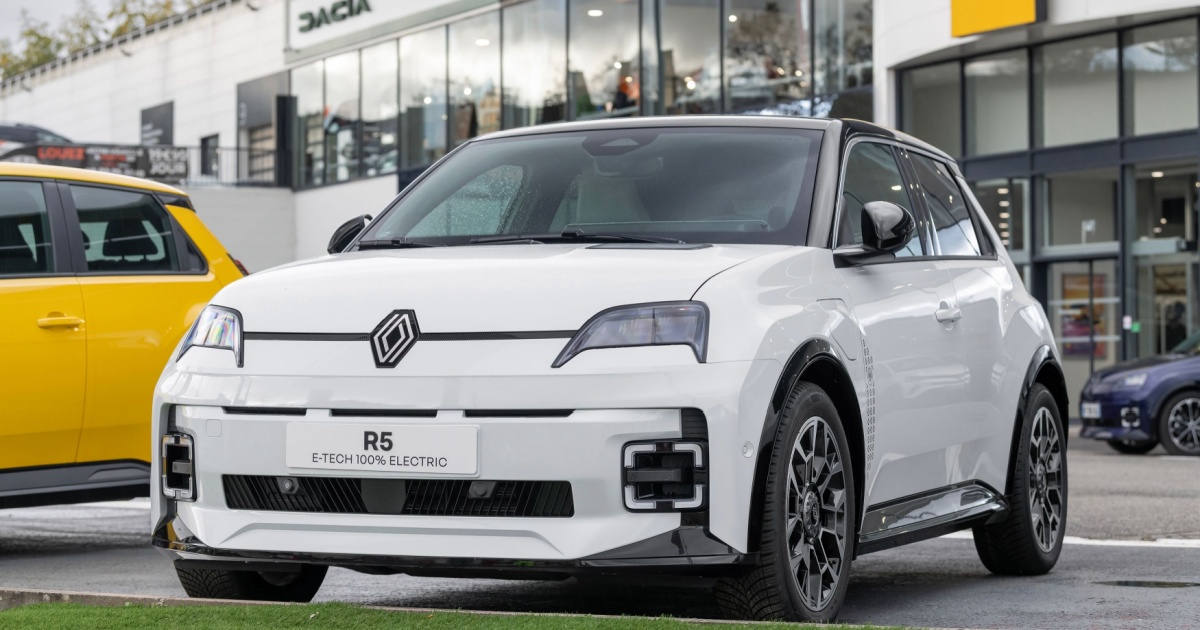 Eindhoven launches fleet of shared cars that feed energy back into grid