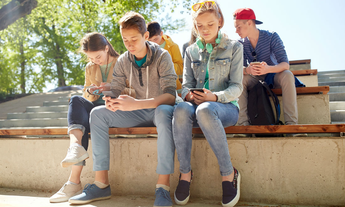 Smartphones for children from low-income families in the Netherlands