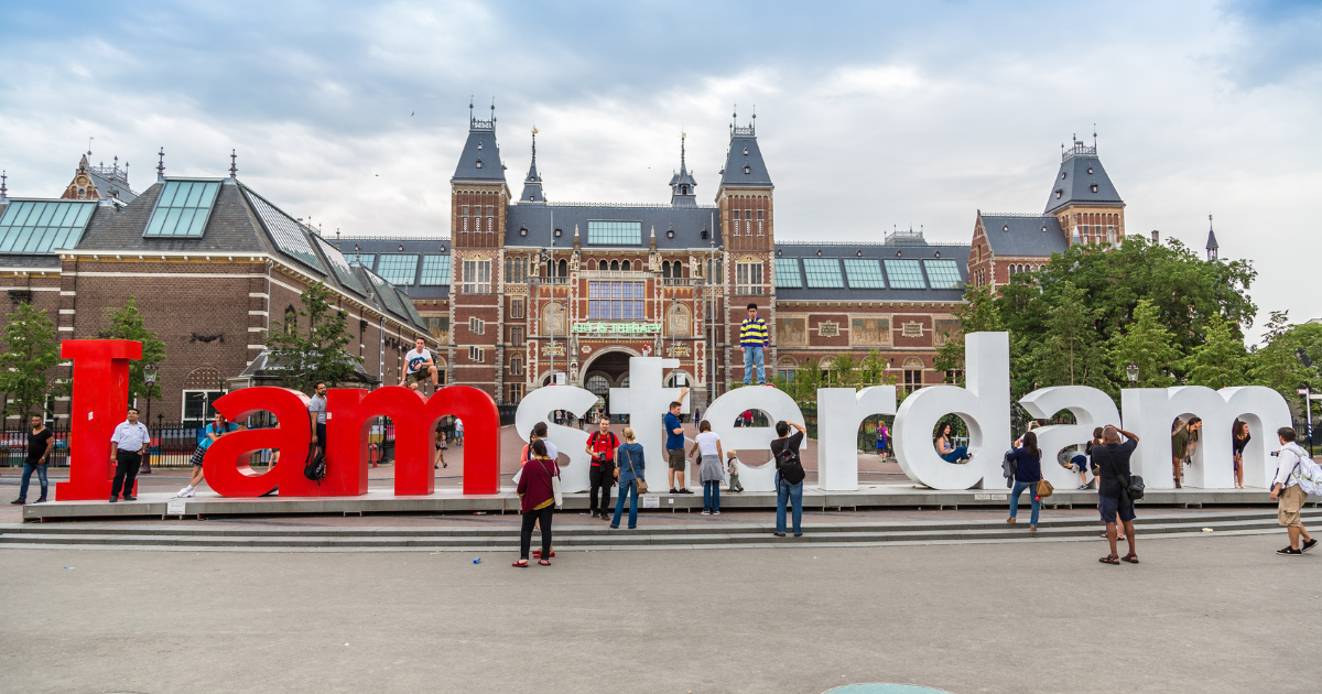 I amsterdam letters to make brief return on Dam Square for national elections