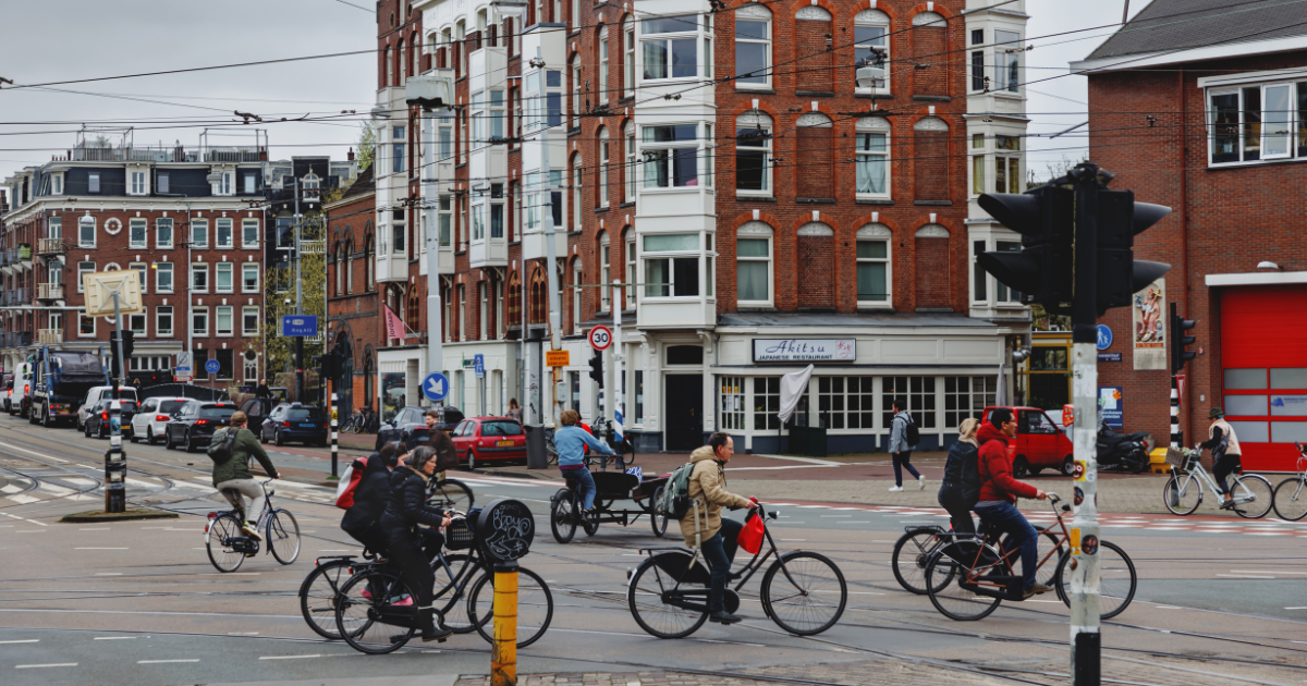 Amsterdam and Houten to trial 20 km/h speed limit for cyclists