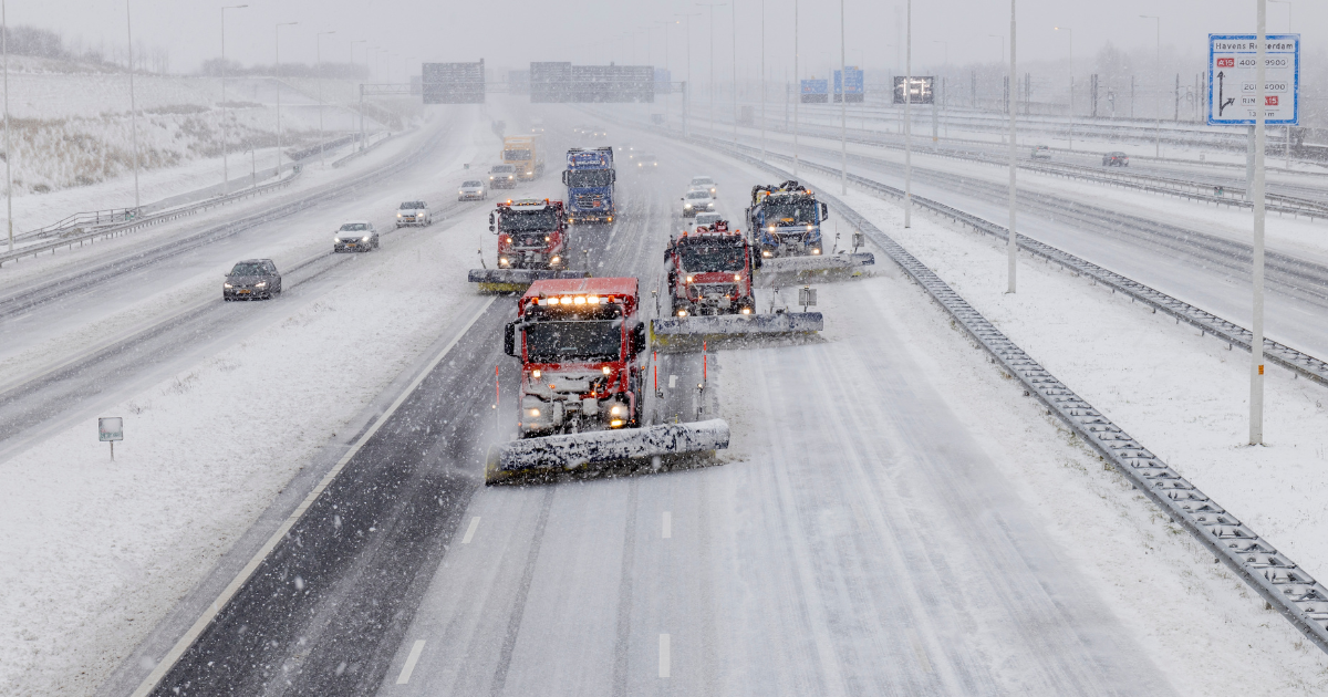 More major traffic disruptions hit the Netherlands as snow continues
