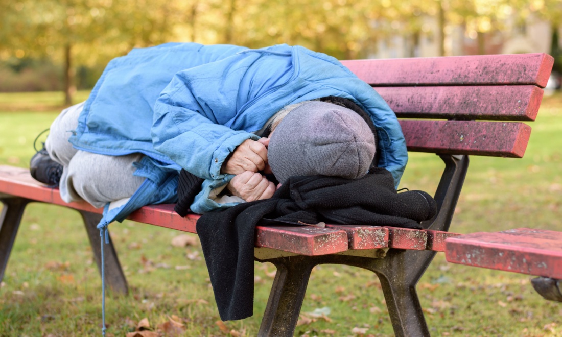Amsterdam to remove centre armrest on benches so homeless can sleep