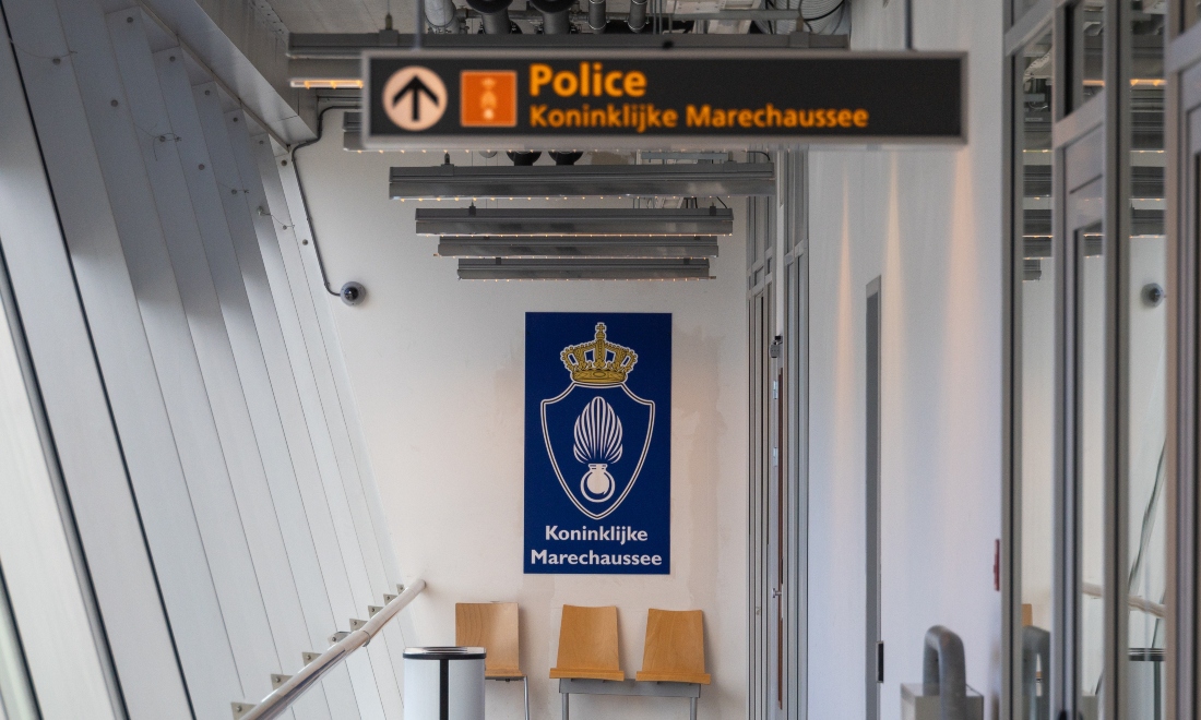 Drunk passenger bites leg of police officer at Eindhoven Airport