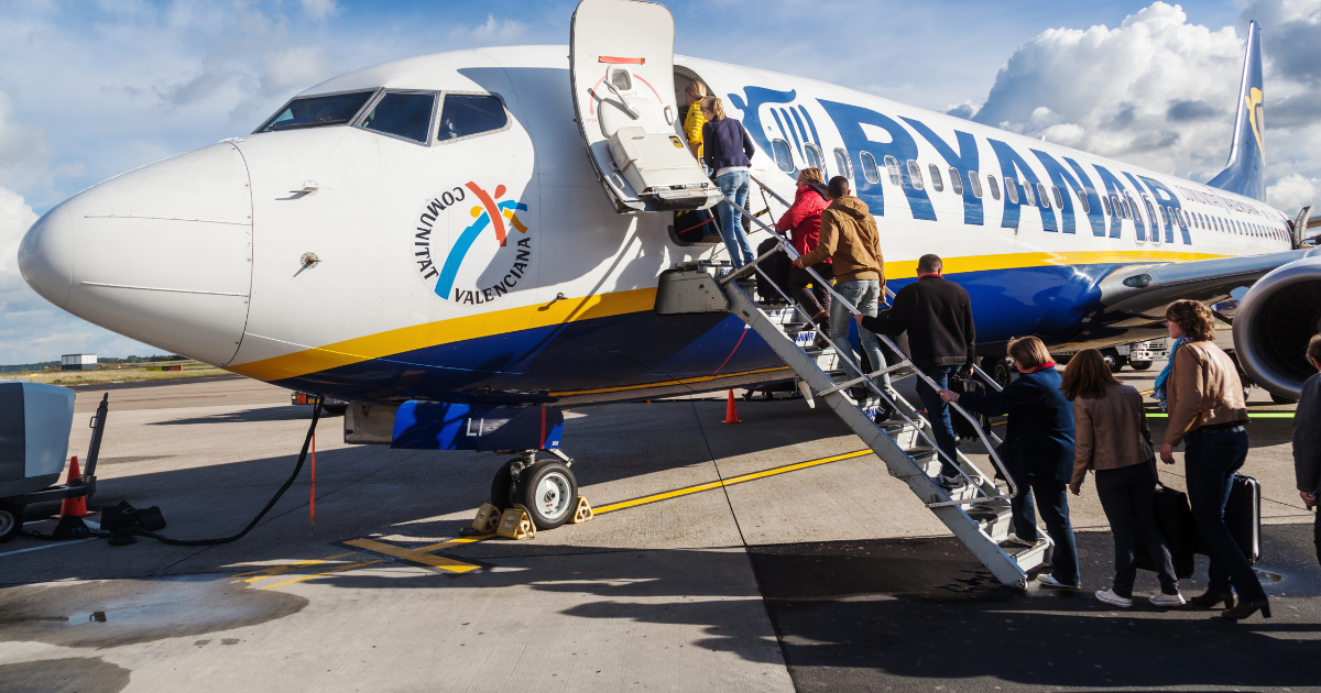 Ryanair offers employees larger bonuses to crack down on oversized hand luggage