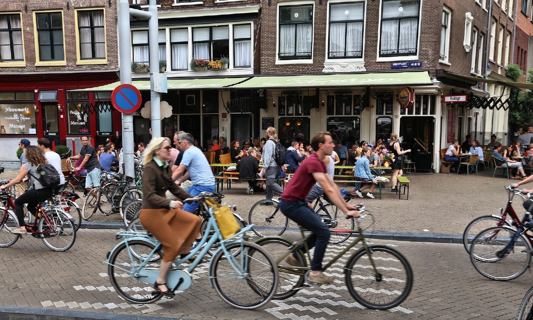 [Video] The most dangerous places to bike in Amsterdam