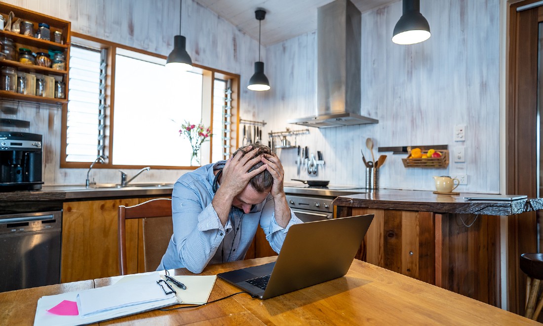 WHO reveals the unhealthy side effects of working overtime