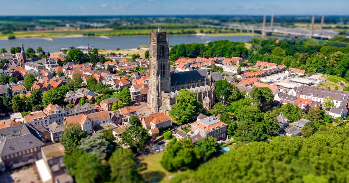 From Surf City USA to the Bommelerwaard: Life outside the randstad