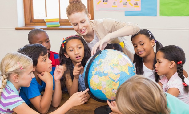 Education of an expat child after divorce 