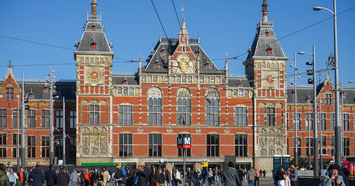 Amsterdam Centraal ranked 7th most premium train station in the world