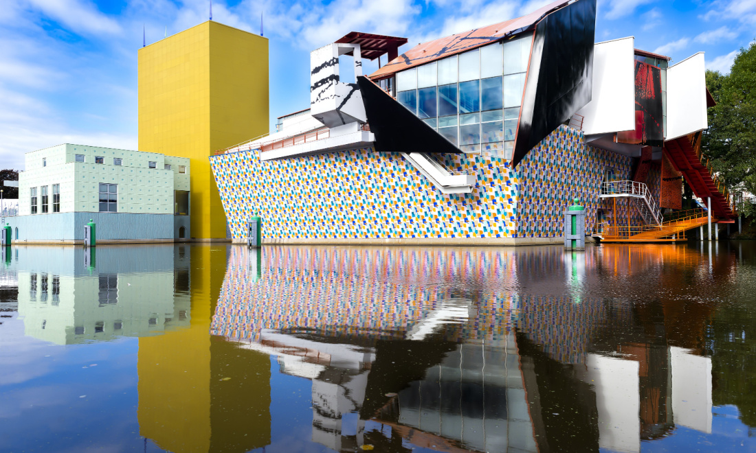 Amersfoort’s peeing polar bear to be rehomed in Groningen 