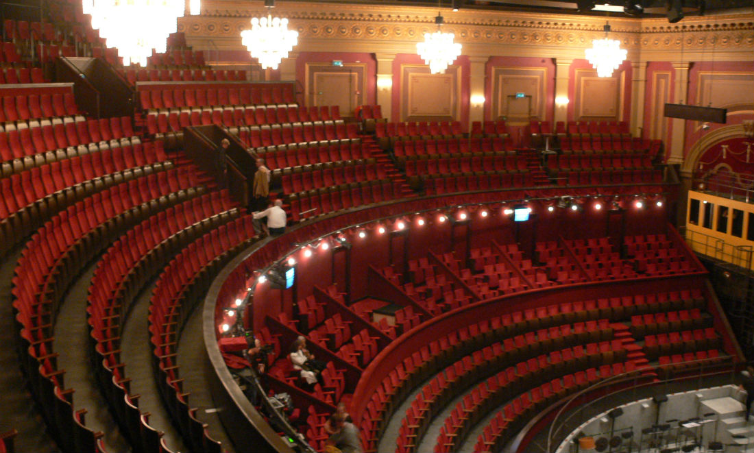 The Carré Theatre and its circus origins