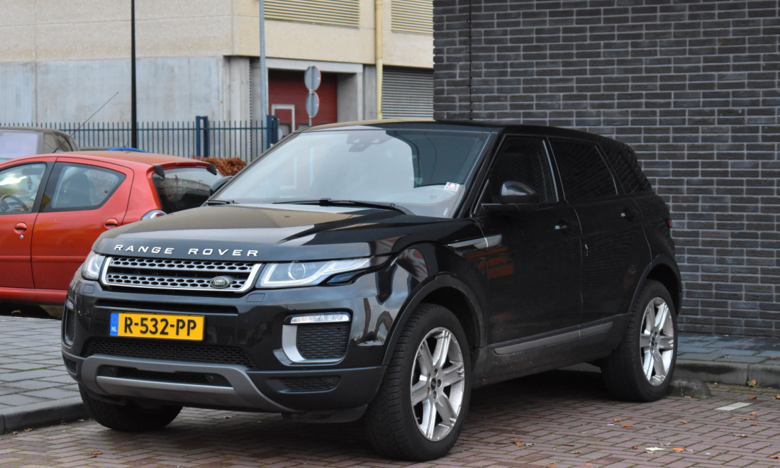 Driver hands keys to 100.000 euro car to fraudulent valet at Schiphol